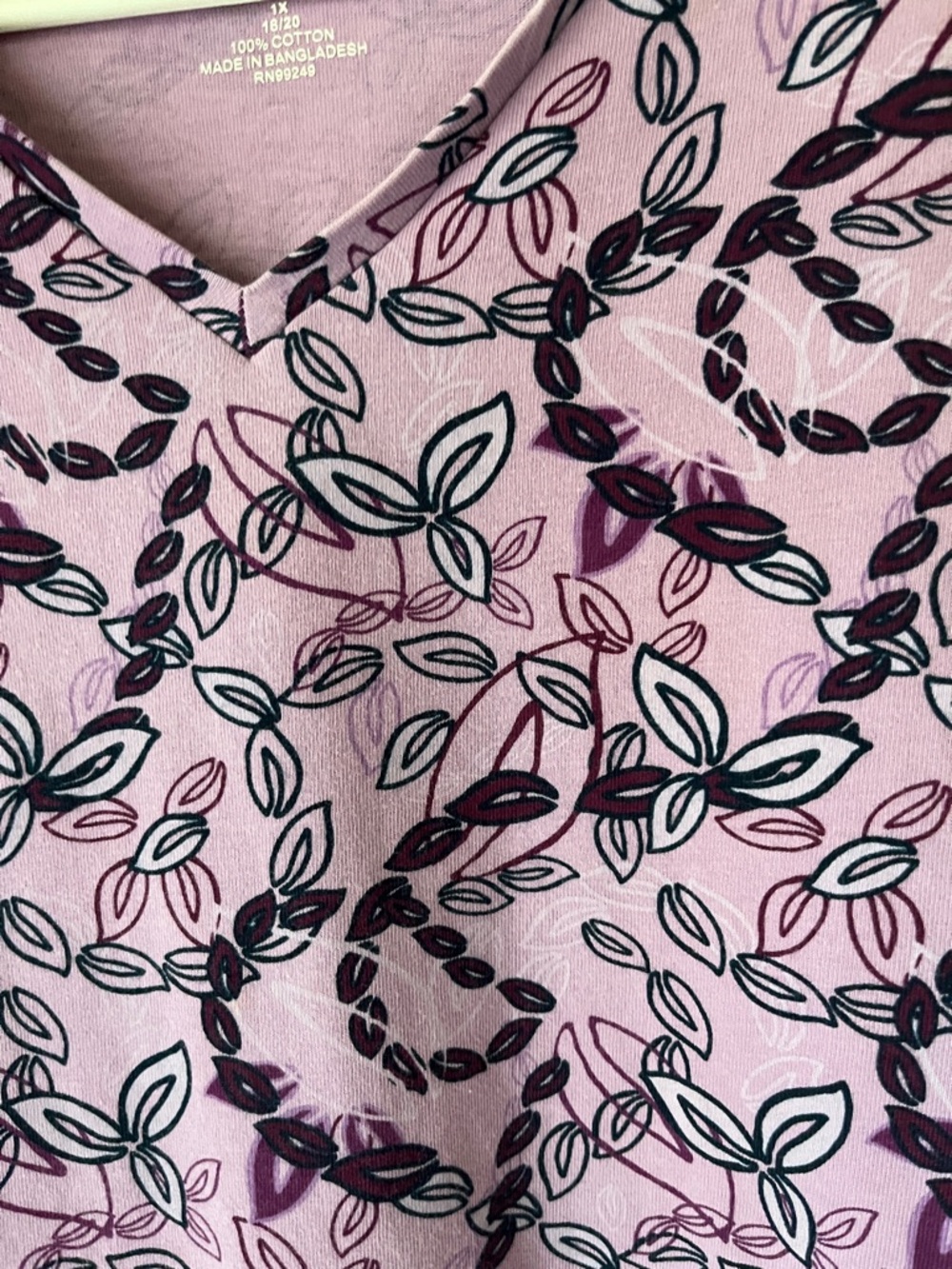 Liz & Me Lavender V-Neck Floral Leaf Print Top - Picture 3 of 3